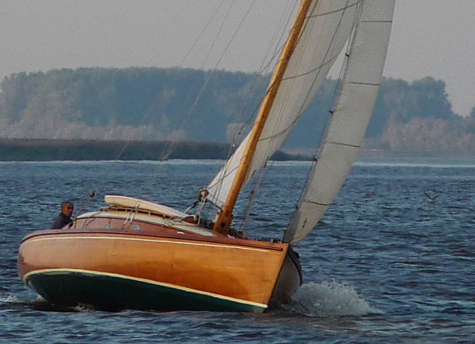 Jollenkreuzer Elfra 1 b.jpg